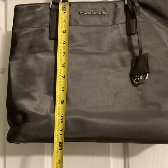 NWT-Michael Kors Large Zippered Tote -Morgan. Color: Graphite. - Picture 6 of 7